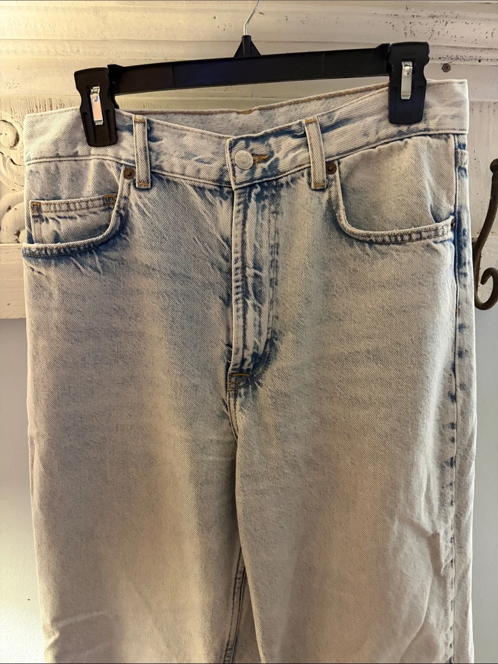 Zara Light Blue Relaxed Jeans. Distressed